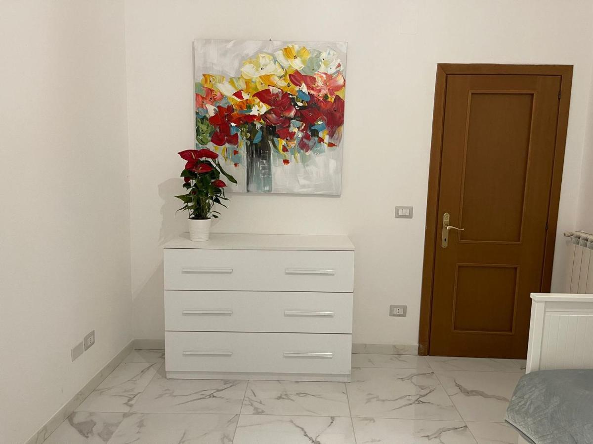 Flowers In Rome Extérieur photo
